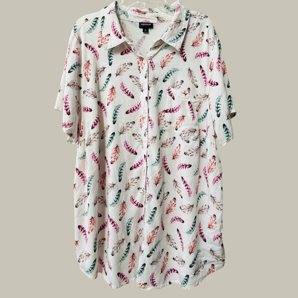 Torrid Feather Print Button Down Shirt Blouse Womens 2X Short Sleeve Boho